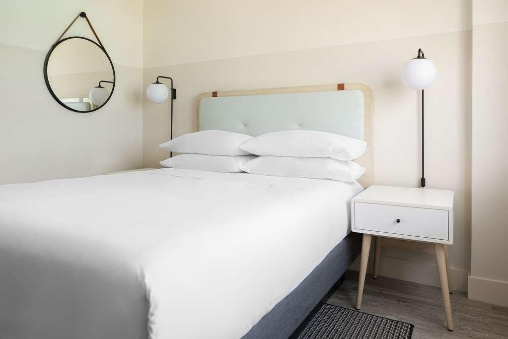 جورج تاون Comfort Suites Seven Mile Beach الغرفة الصورة